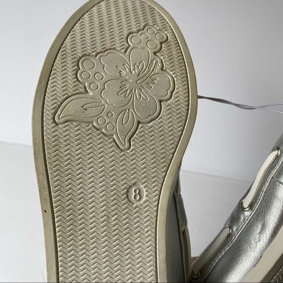 Old Navy Silver & White Slip on Boat shoes - Sz 8 - Picture 5 of 6